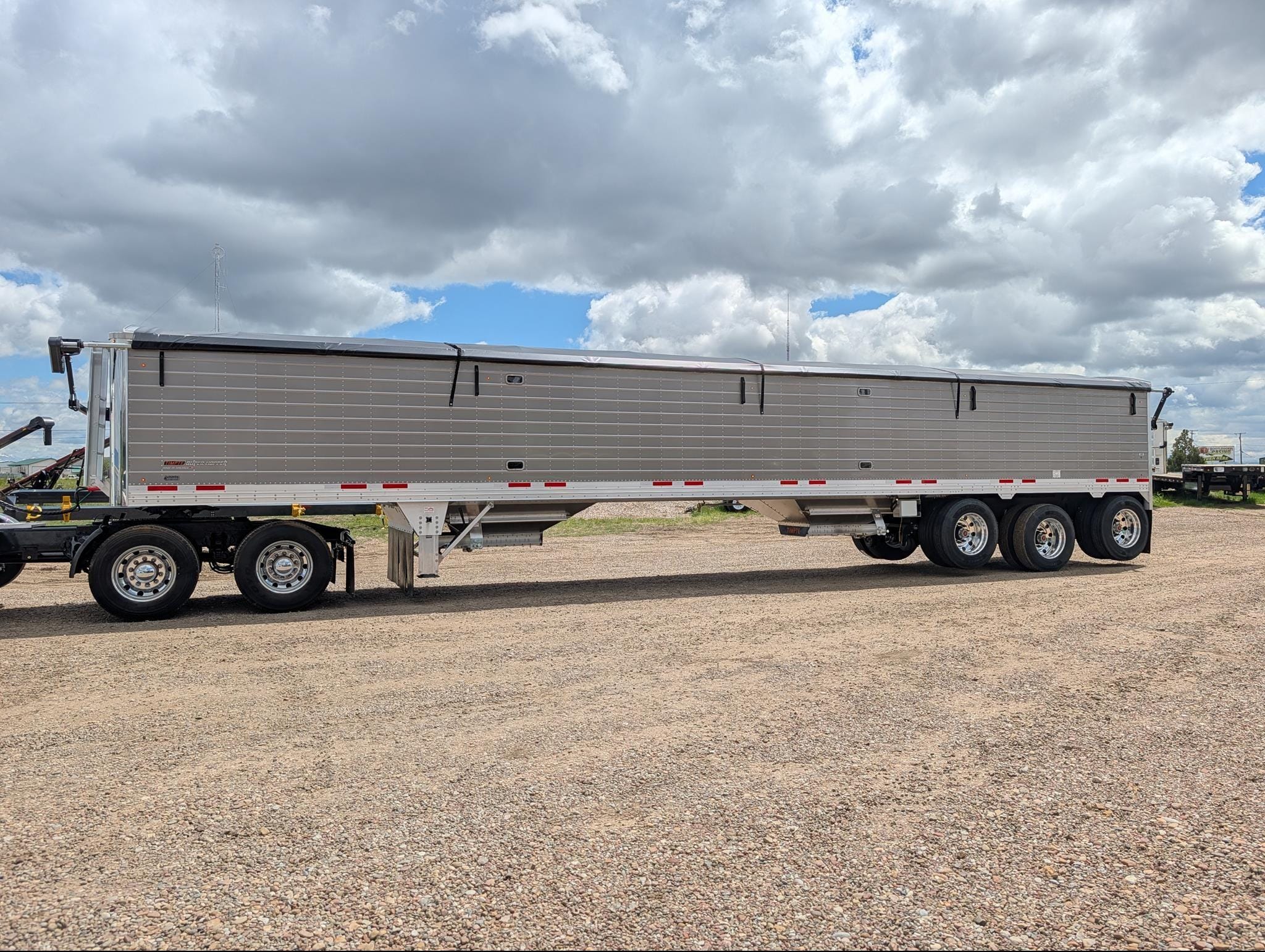 2027 Timpte Super Hopper Equipment Image0
