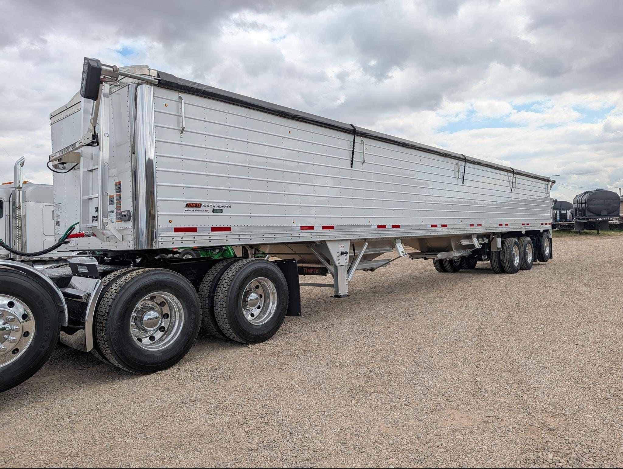 2027 Timpte Super Hopper Equipment Image0