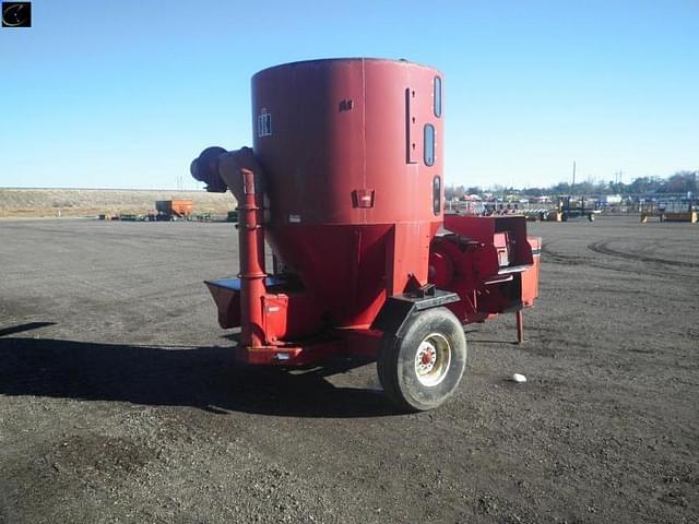 Image of International Harvester 1250 equipment image 3