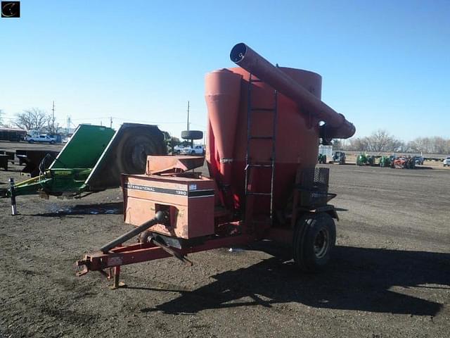 Image of International Harvester 1250 equipment image 1