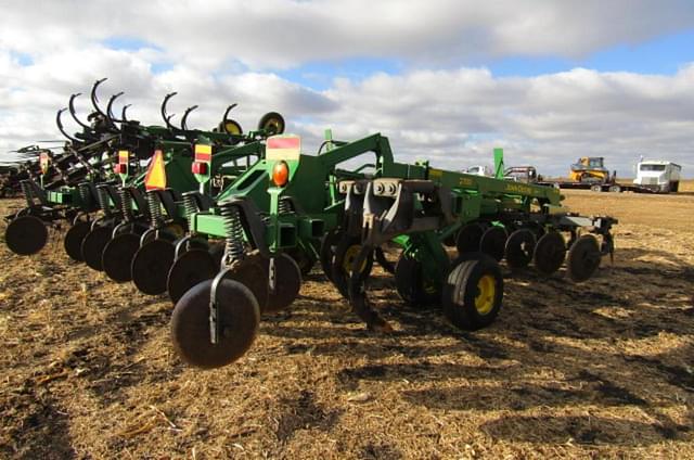 Image of John Deere 2700 equipment image 3