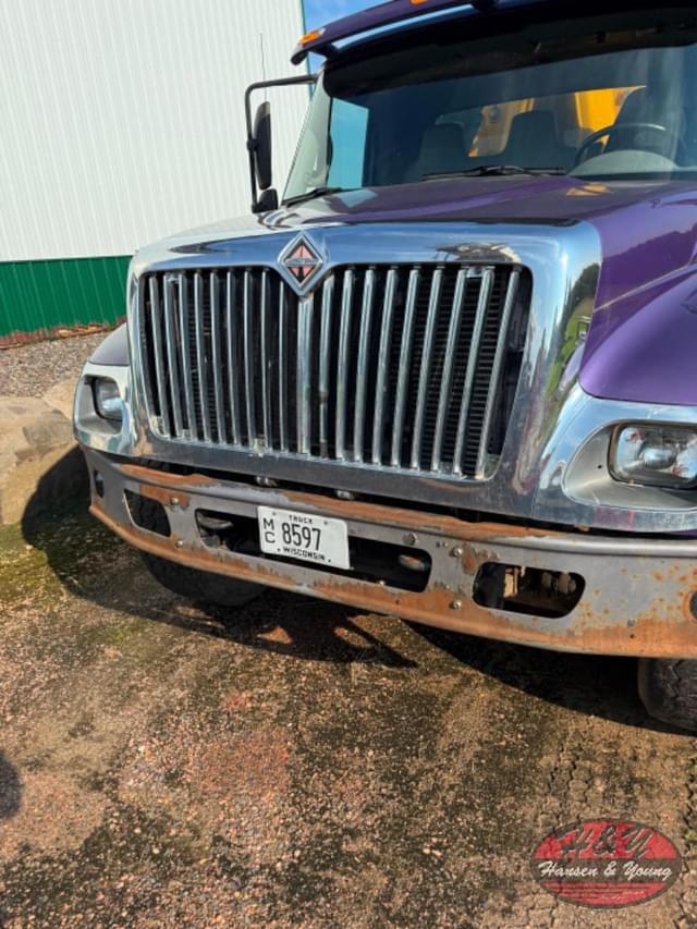 Image of International 7500 equipment image 3