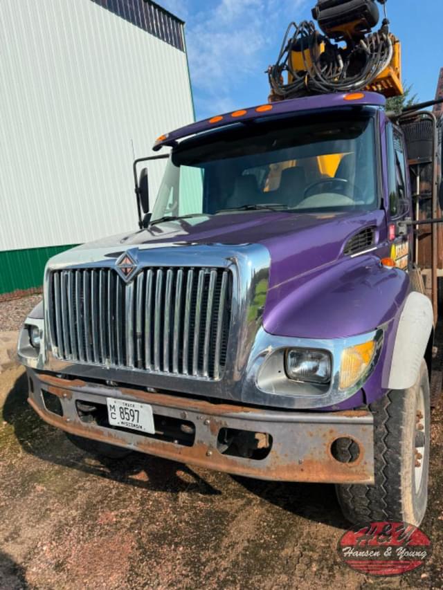 Image of International 7500 equipment image 2