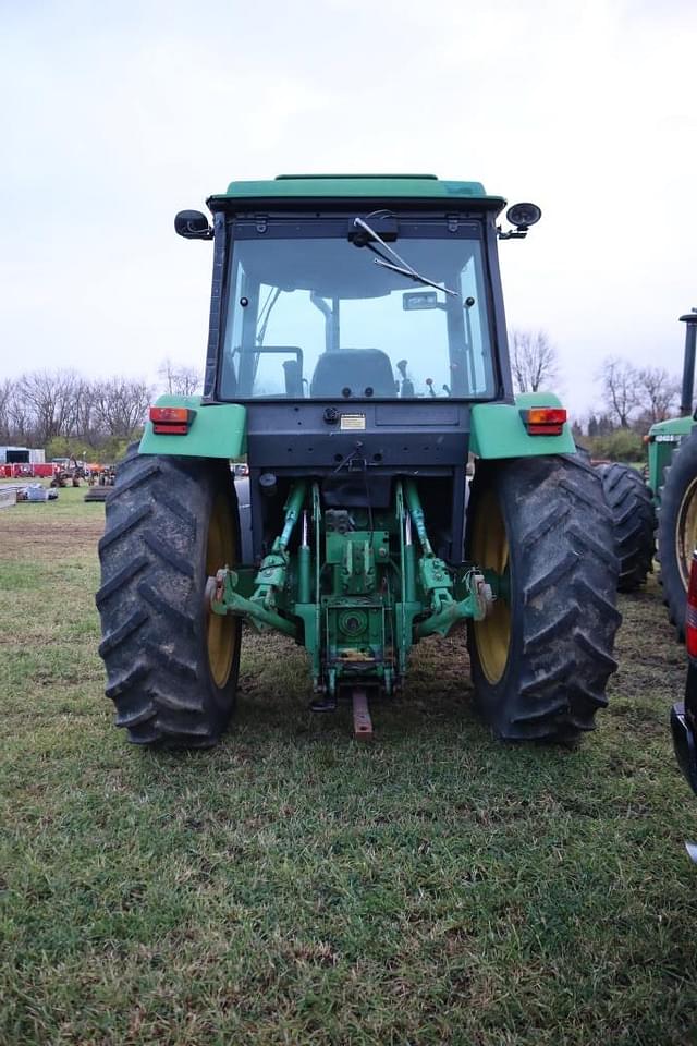 Image of John Deere 3050 equipment image 2