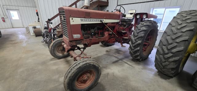 Image of International Harvester 656 equipment image 2
