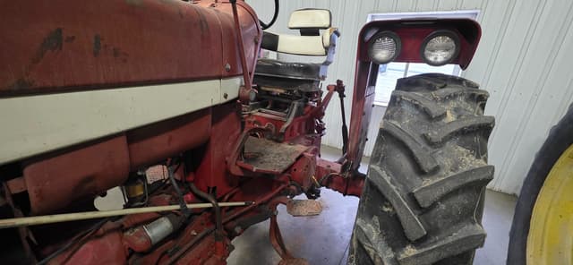 Image of International Harvester 656 equipment image 4
