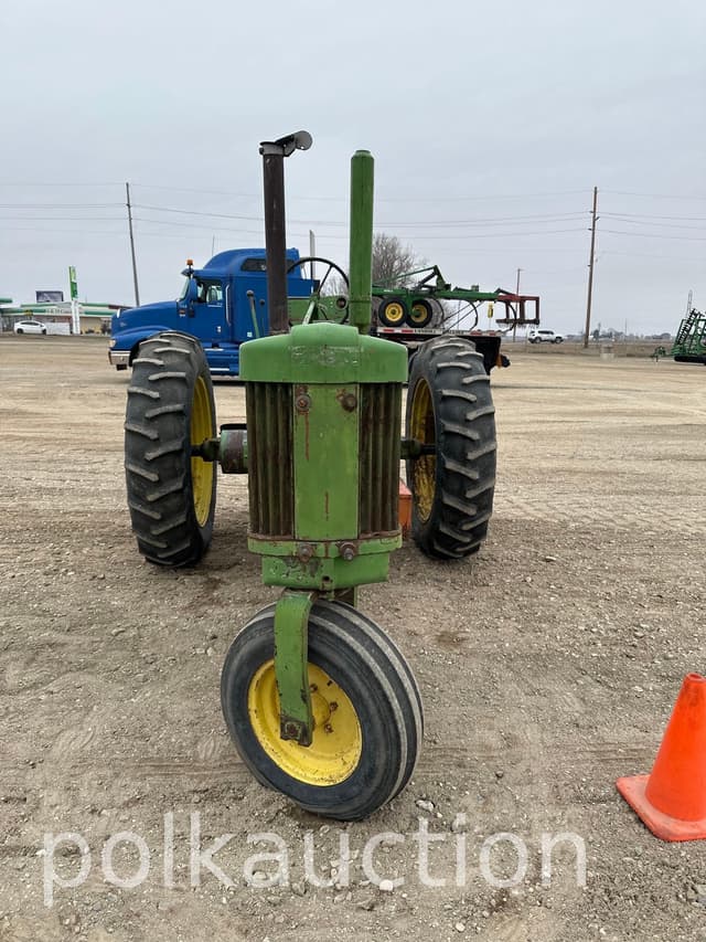 Image of John Deere 520 equipment image 1