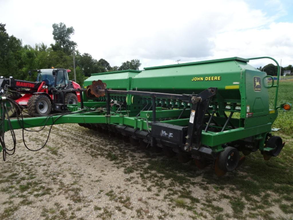 Image of John Deere 1560 Primary image