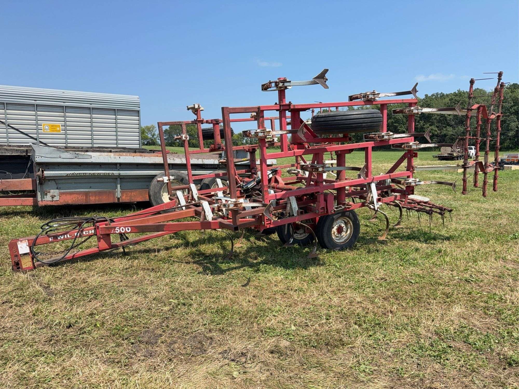 Wil-Rich 2500 Equipment Image0