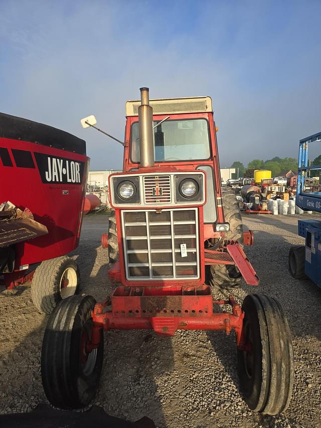 Image of International Harvester 1066 equipment image 1