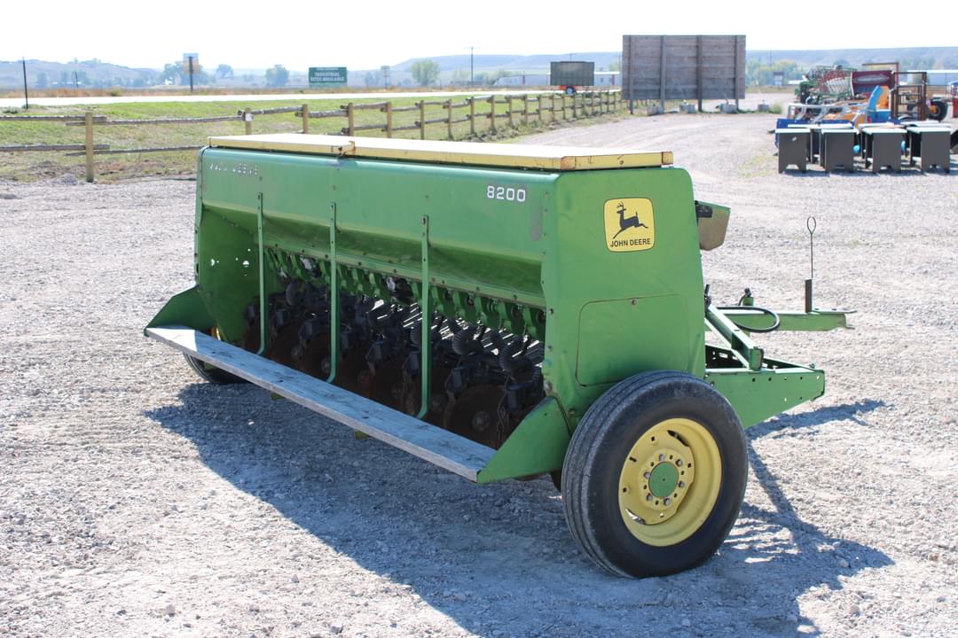 Image of John Deere 8200 Primary image