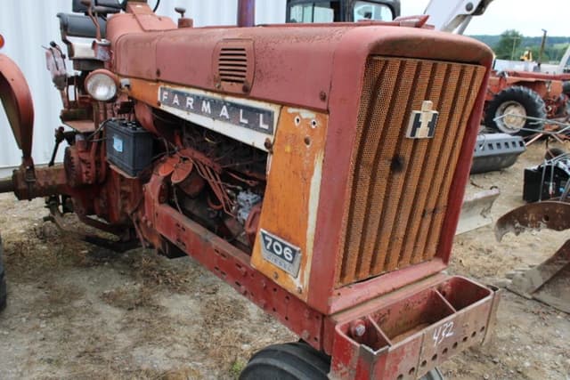 Image of International Harvester 706 equipment image 3
