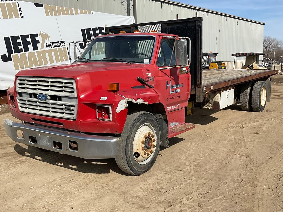 Image of Ford F-700 Primary image