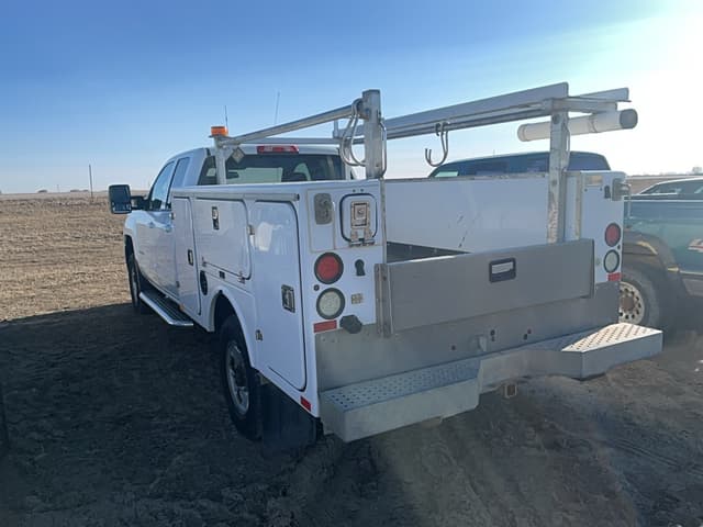 Image of Chevrolet 2500HD equipment image 3