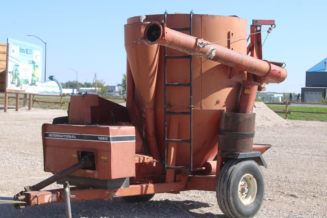 Image of International Harvester 1250 Primary image