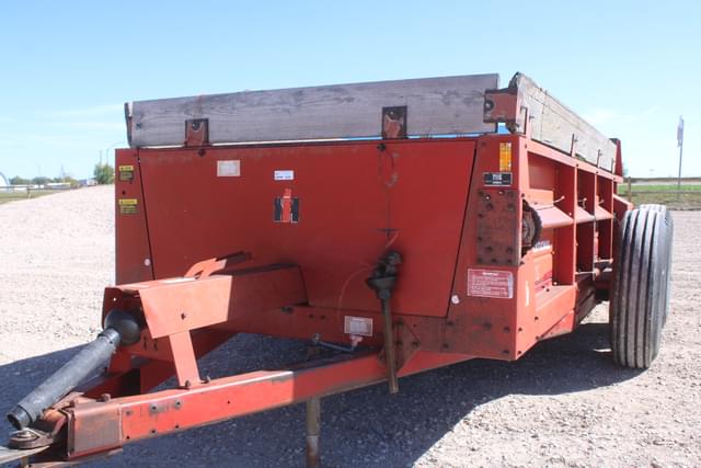 Image of International Harvester 575 equipment image 1