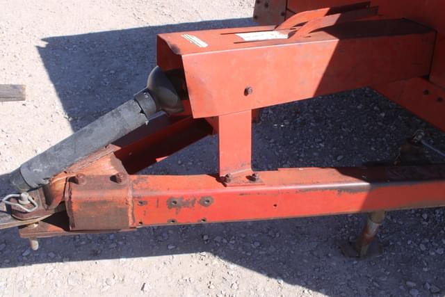 Image of International Harvester 575 equipment image 4