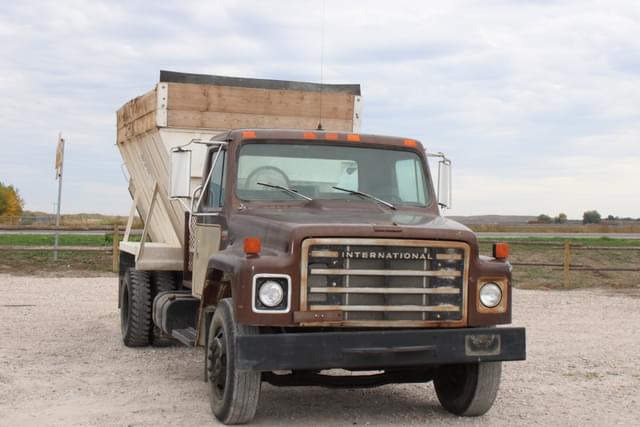 Image of International S1700 equipment image 2