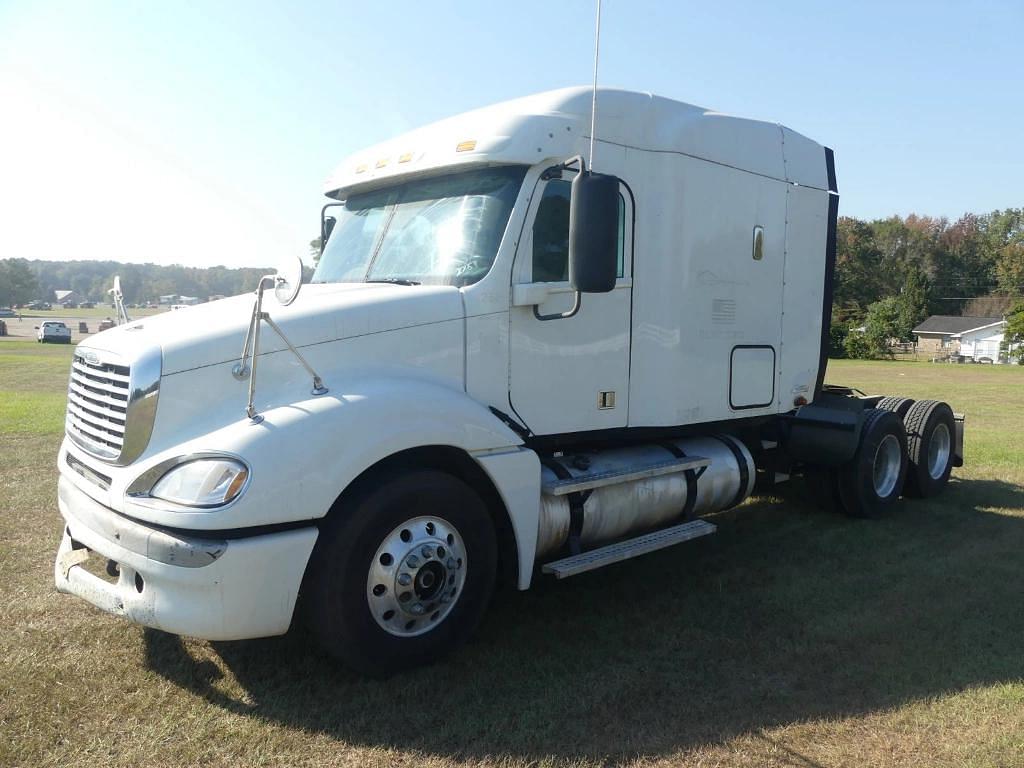 Image of Freightliner Columbia Primary image