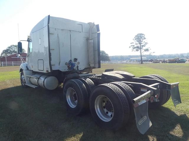 Image of Freightliner Columbia equipment image 3