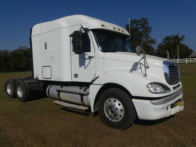 Image of Freightliner Columbia equipment image 1