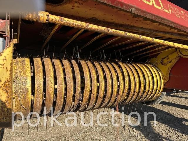 Image of New Holland 273 equipment image 3