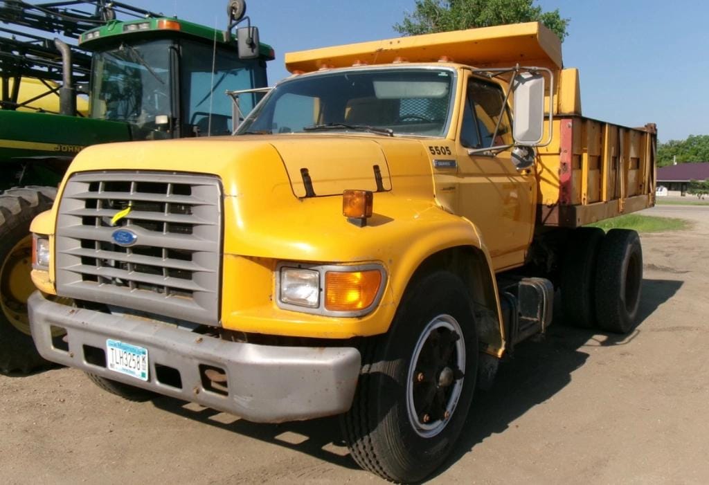 1996 Ford F-800 Equipment Image0