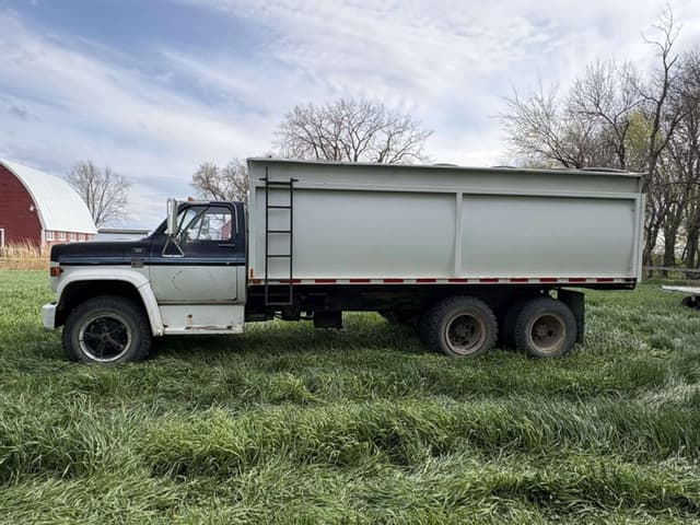 Image of Chevrolet C65 equipment image 1