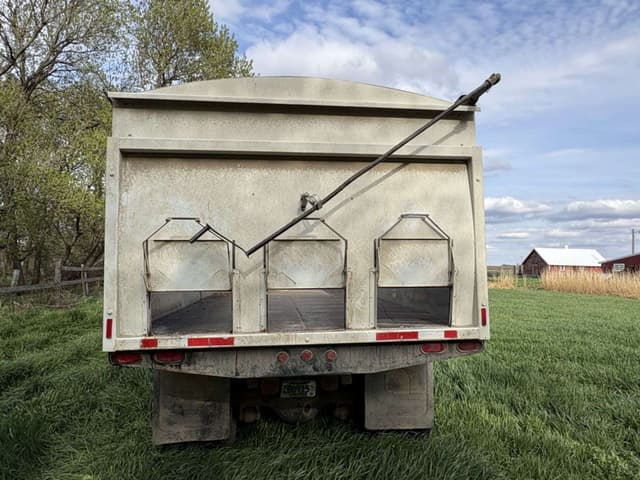 Image of Chevrolet C65 equipment image 3