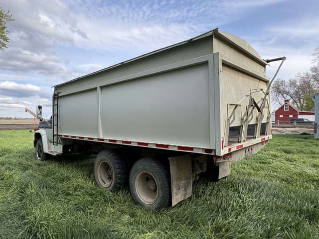Image of Chevrolet C65 equipment image 2