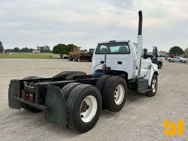 Image of Ford F-750 equipment image 4