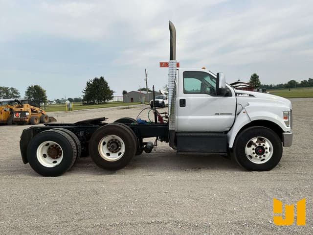 Image of Ford F-750 equipment image 3