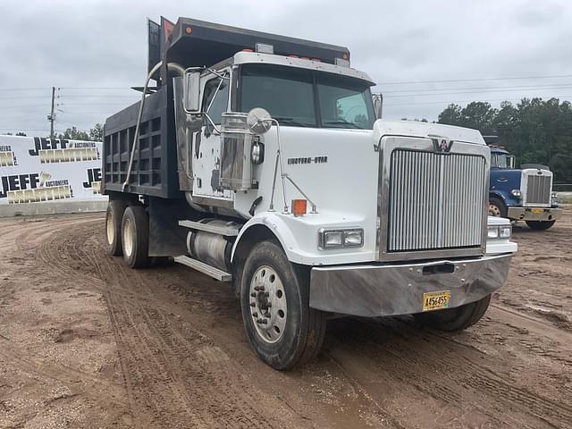 Image of Western Star 4900 equipment image 2