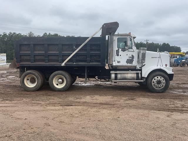 Image of Western Star 4900 equipment image 3