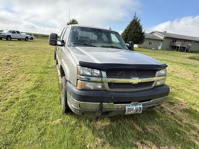 Image of Chevrolet 2500HD equipment image 2