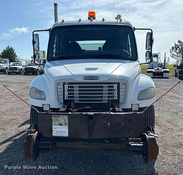 Image of Freightliner Business Class M2 equipment image 1