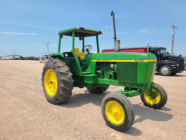 Image of John Deere 4230 equipment image 1