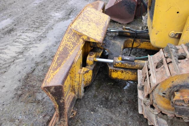 Image of John Deere 450 equipment image 3