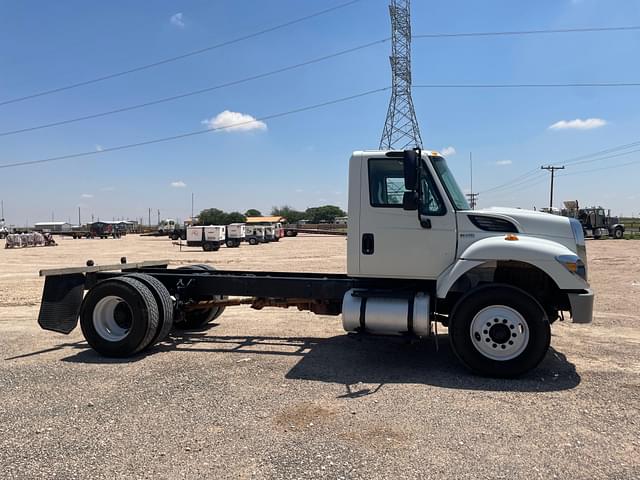 Image of International 7300 equipment image 3