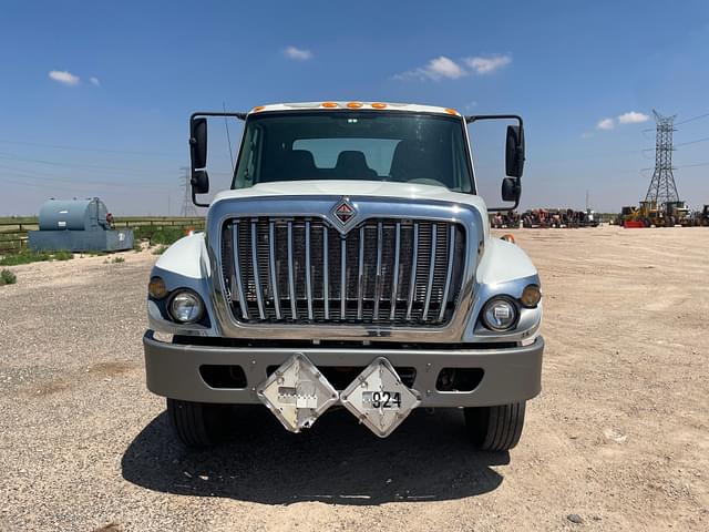 Image of International 7300 equipment image 1
