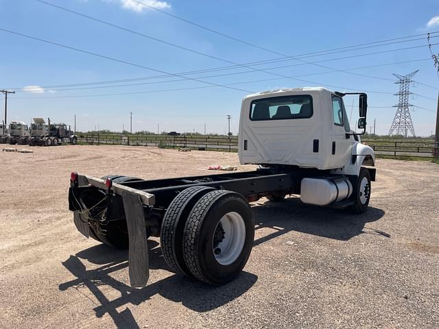 Image of International 7300 equipment image 4