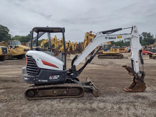 Image of Bobcat E32 equipment image 2