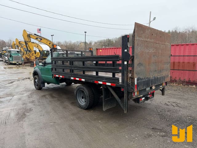 Image of Ford F-550 equipment image 2