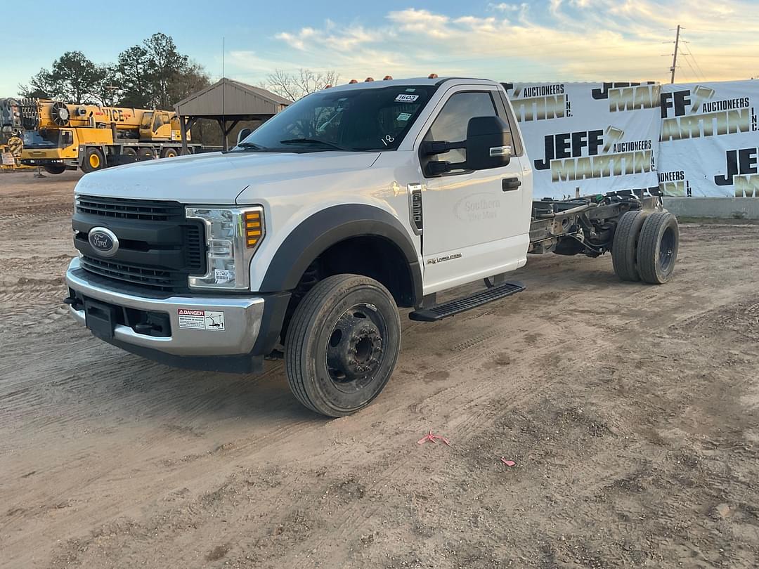 Image of Ford F-550 Primary image