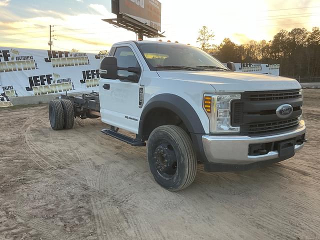 Image of Ford F-550 equipment image 2