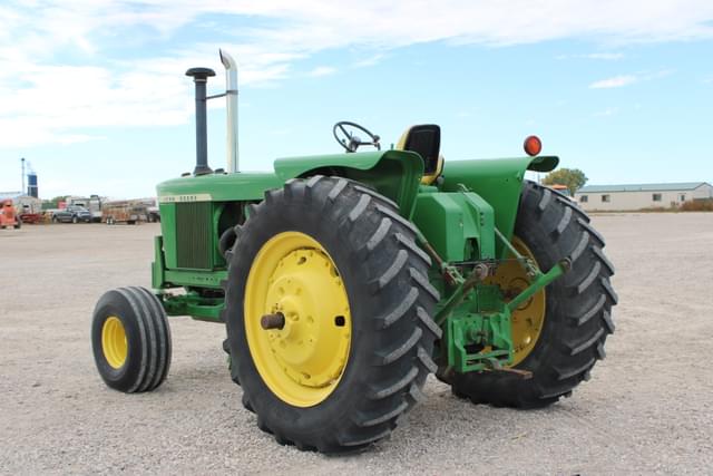 Image of John Deere 4520 equipment image 4