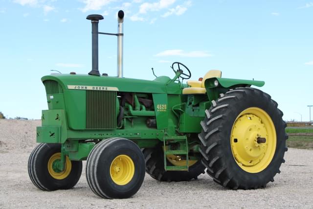 Image of John Deere 4520 equipment image 1