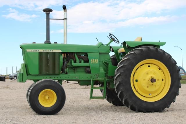 Image of John Deere 4520 equipment image 3