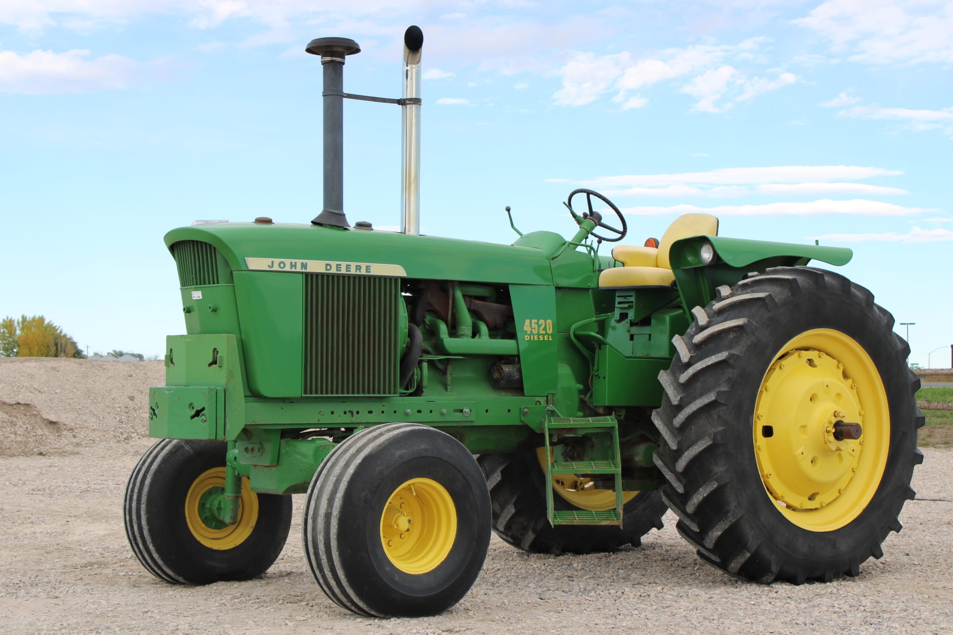 John Deere 4520 Equipment Image0