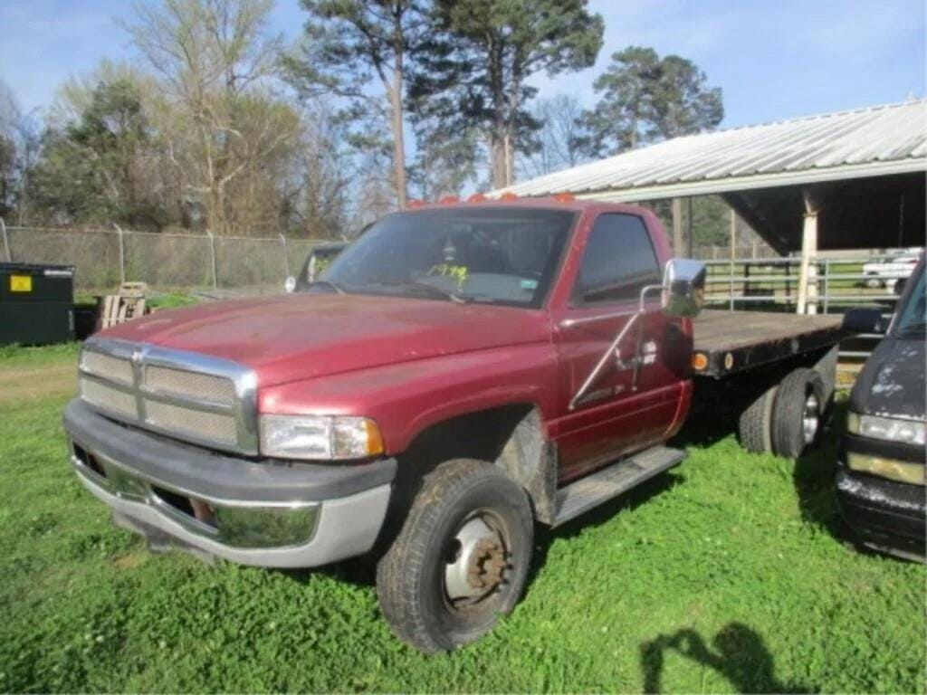 1999 Dodge Ram 3500 Equipment Image0